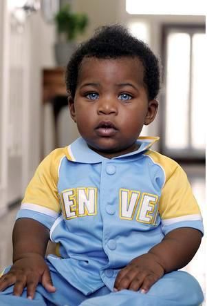 bebe supporter Denver Nuggets Laren Galloway bébé noir avec les yeux bleus