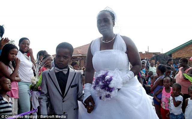 Mariage 8 ans et 61 ans 640x397 Femme de 61 ans qui épouse un garçon de 8 ans
