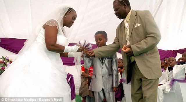 mariage enfant mere en Afrique du Sud 640x351 Femme de 61 ans qui épouse un garçon de 8 ans