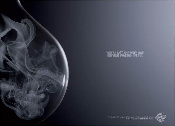 http://www.tuxboard.com/photos/2013/06/femme-enceinte-fume-bebe-tabagisme-passif.jpg
