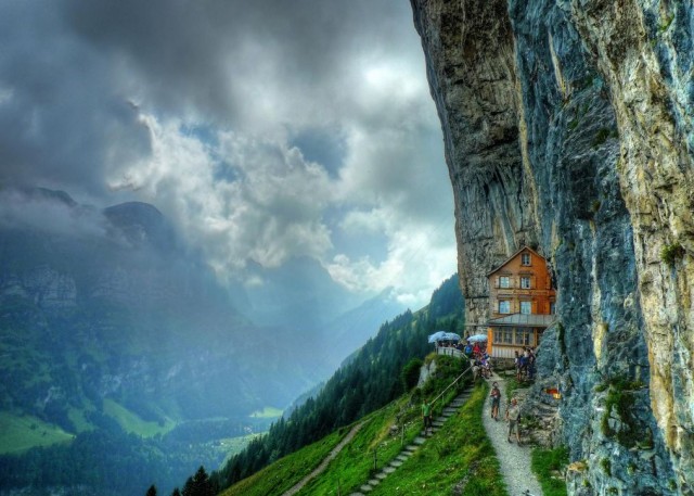 Ascher-Cliff-Restaurant-Ascher-Guesthouse-Switzerland-Mountain-Ancher-1
