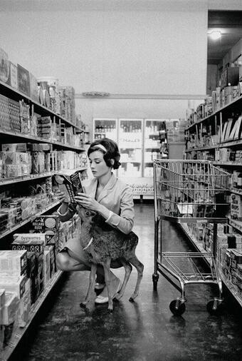 Audrey Hepburn shopping 1958