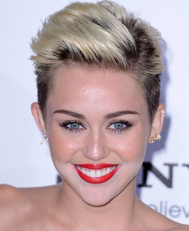 Miley Cyrus Make Up Fail