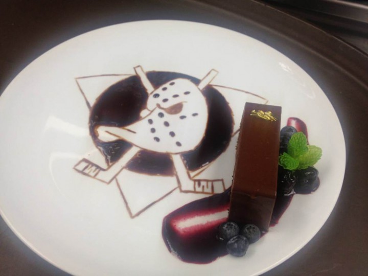 assiette dessin chocolat anaheim hockey