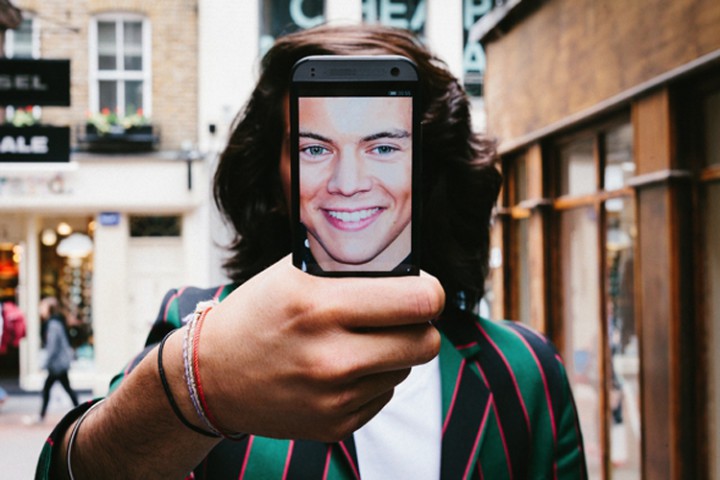 htc pub selfies smartphone dan rubin harry styles