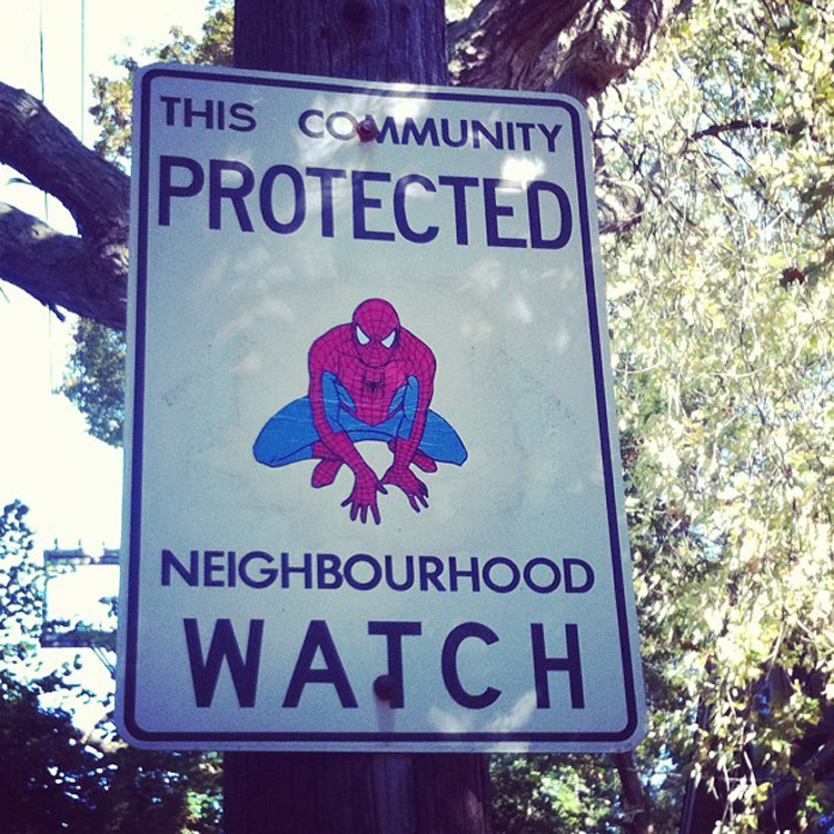 surveillance quartier voisins spider man