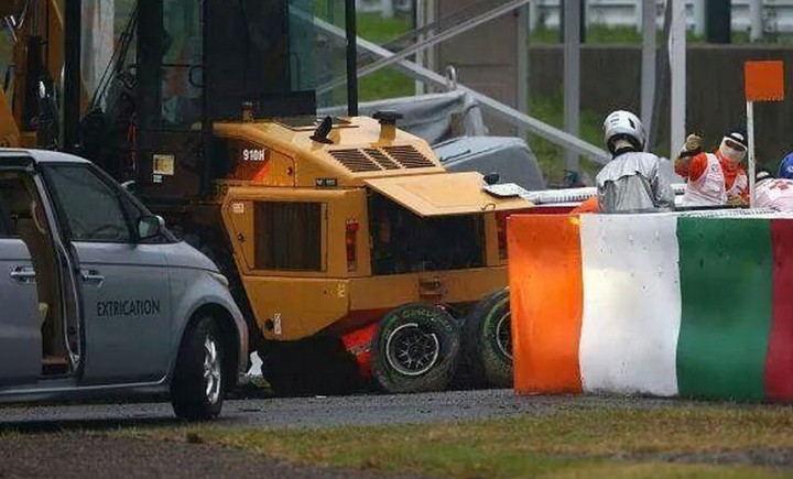 Crash de Jules Bianchi avec une dépanneuse, le pilote transporté inconscient à lhôpital Video crash Jules Bianchi 720x435 