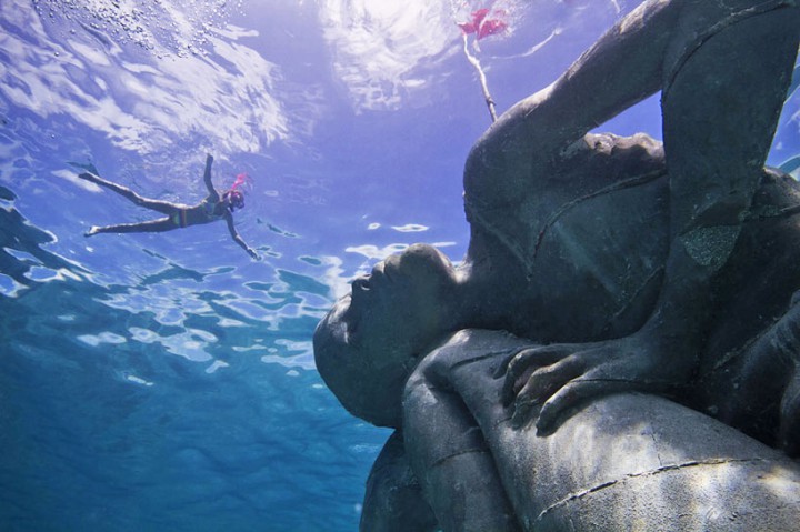 ocean-atlas-jason-decaires-taylor-sculpture-bahamas-designboom-03