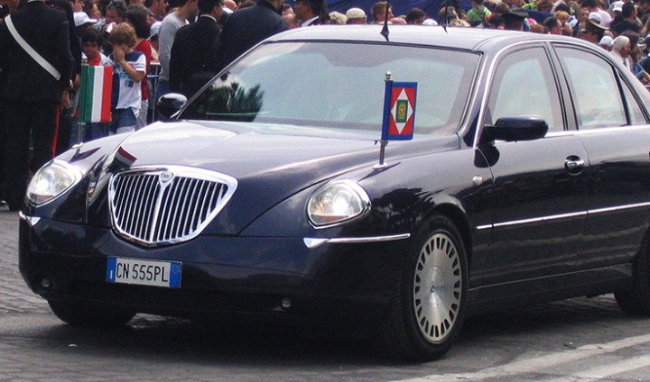 voiture presidentielle italie Lancia Thesis