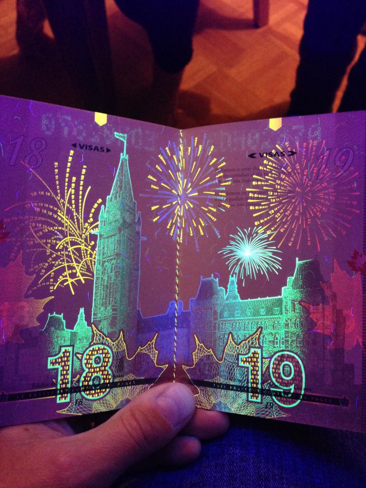 Passeport canadien parlement UV