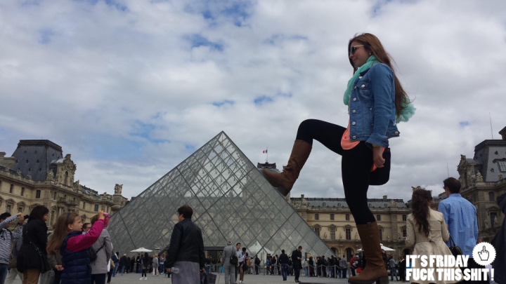 elle marche sur le Louvre