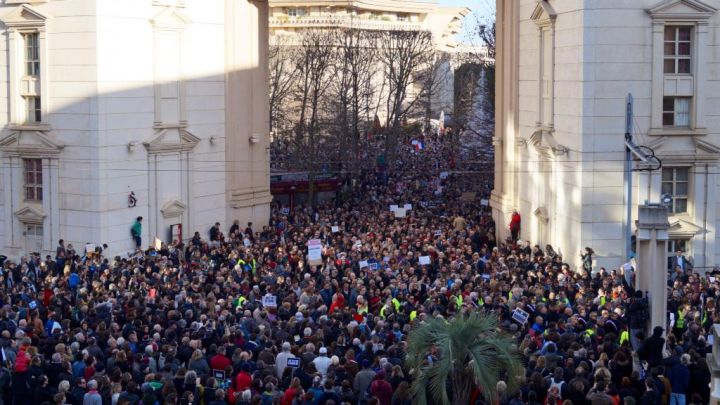 Photos des millions de Français qui ont manifesté pacifiquement en France