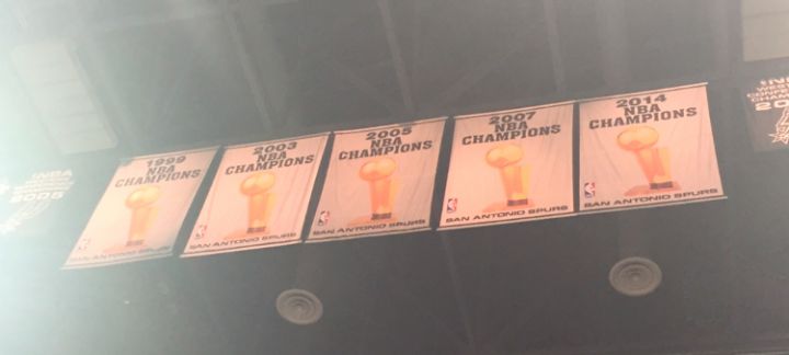 bandeaux Spurs 5 titres champion NBA