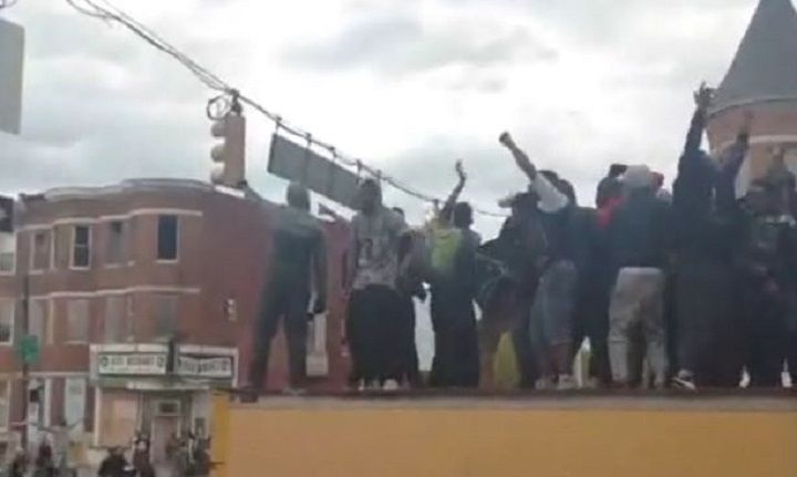 manifestants baltimore danse michael jackson