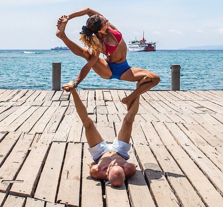 Positions yoga autour du monde (17)