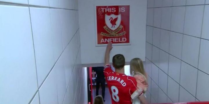 steven gerrard couloirs anfield road liverpool