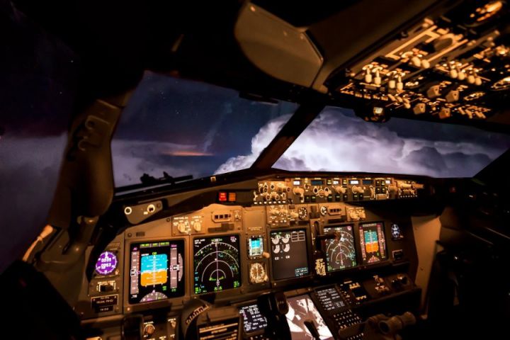 photo pilote avion cockpit nuages