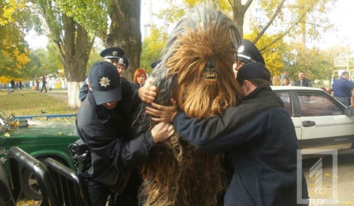chewbacca police ukraine elections politiques