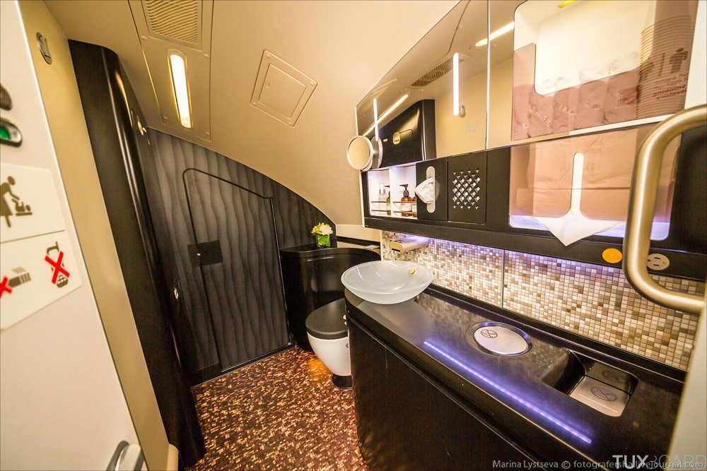 photo a380 etihad airlines toilettes