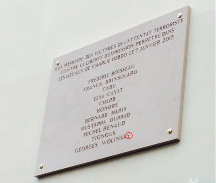 Erreur Wolinski plaque commemorative