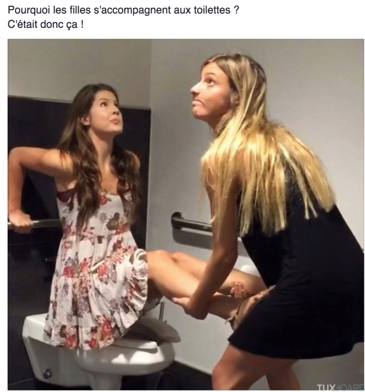 filles aux toilettes