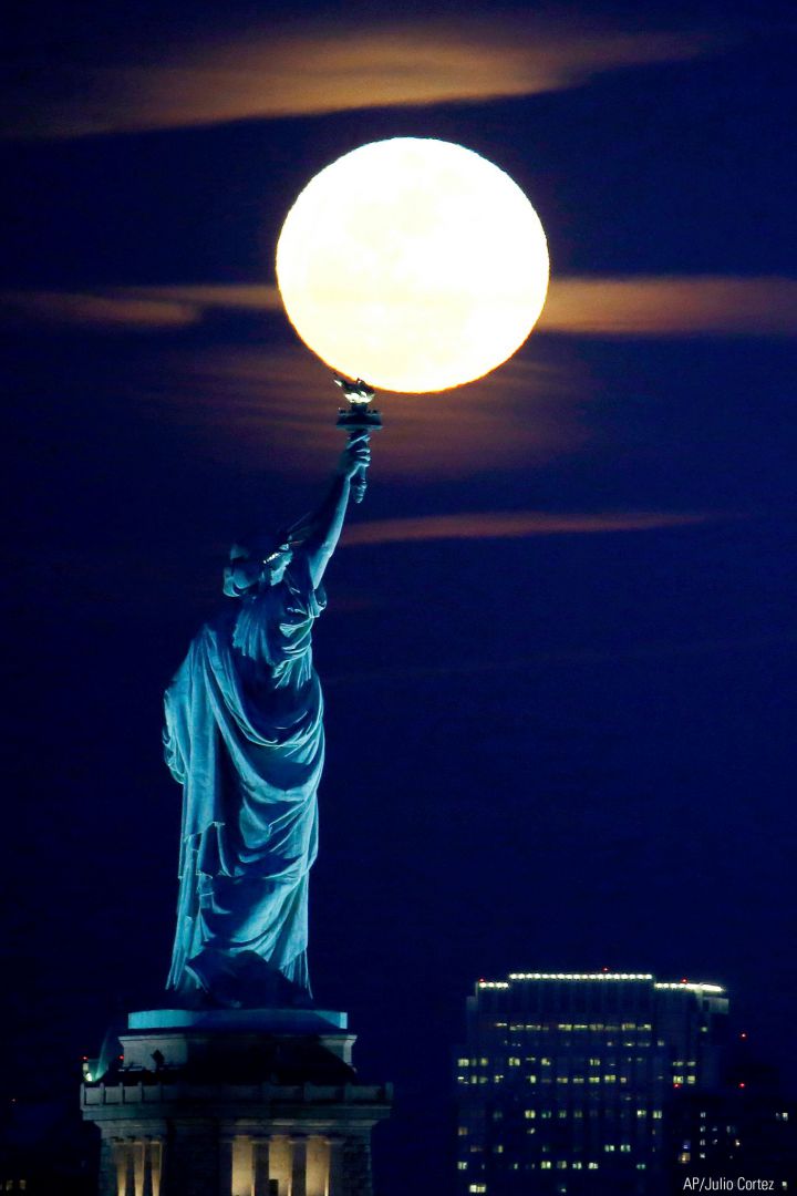 statue liberte lune