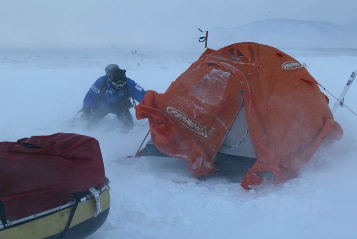 Mike Horn, premier homme à traverser l'Antarctique 5100 km en 57 jours