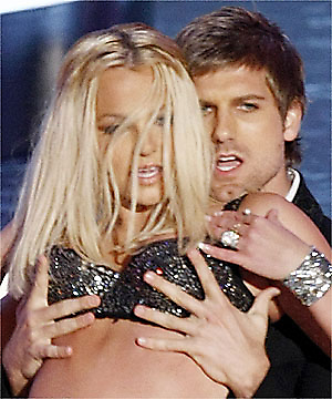 Tateur des seins de Britney Spears