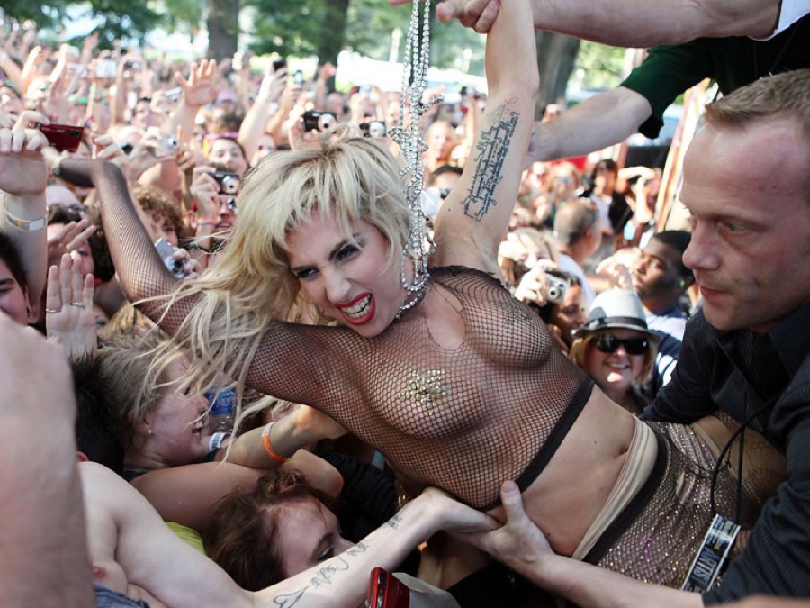 Lady Gaga concert dans la foule