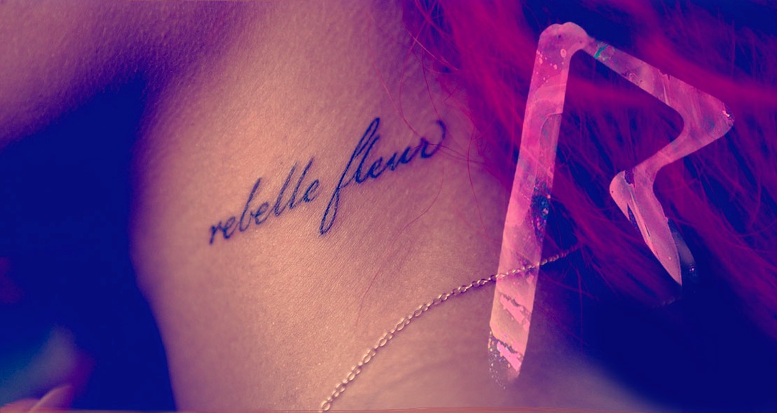 Rihanna tatouage rebelle Fleur