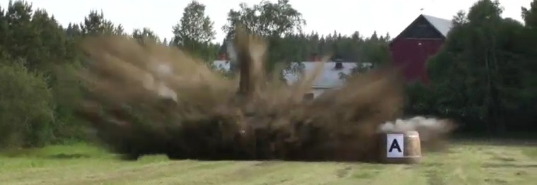 Video insolites Explosion de mottes de terre