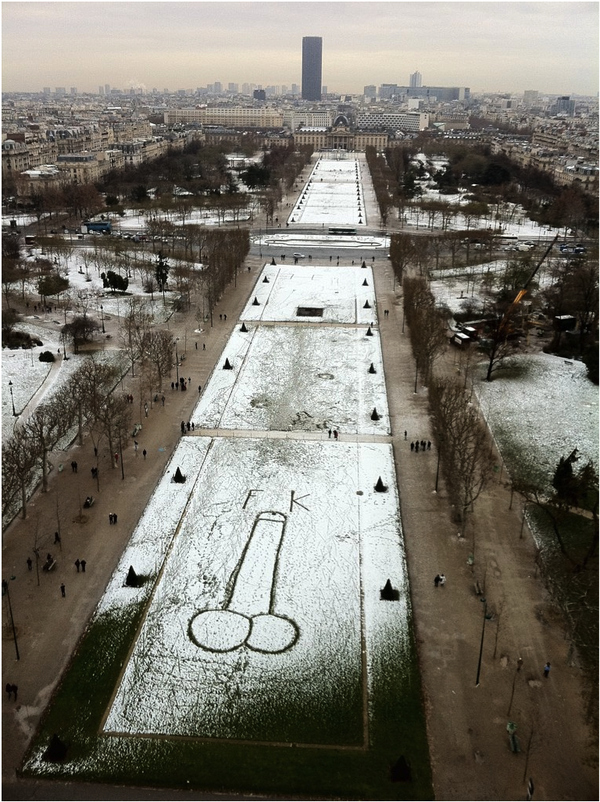 sexe dans la neige Tour Eiffel