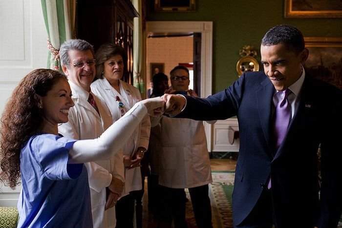 Obama Check avec une infirmiere