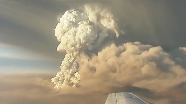Video Eruption volcan Grimsvoetn vue avion