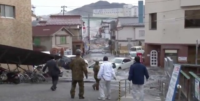 Video Tsunami dans les rues de Kamaishi