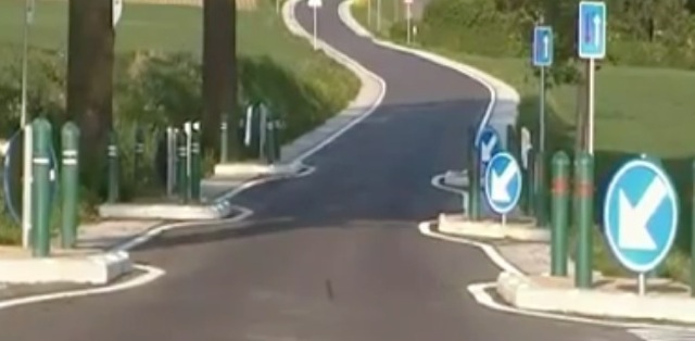 Video route absurde en Belgique