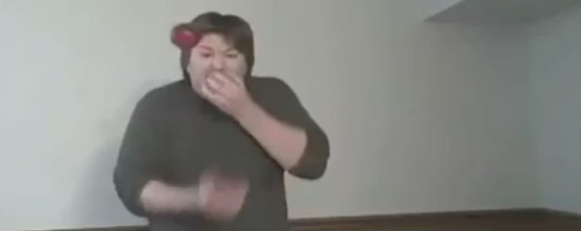Video Brian Pankey jongle et croque les pommes
