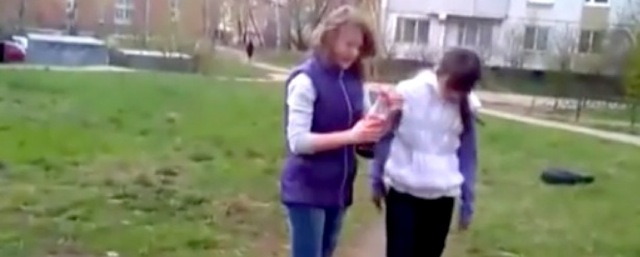 Video deux nanas explosent Coca Mentos