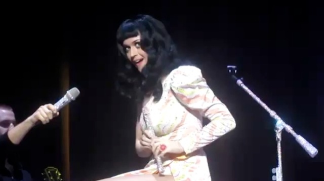 Video Katy Perry flute en Live