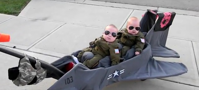 Video deguisement Top Gun jumeaux