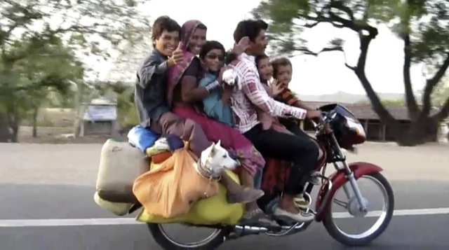 Video 8 sur une moto en Inde