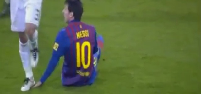 Video Pepe marche sur la main de Messi