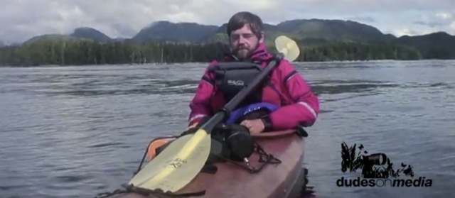 Video technique pour faire pipi dans un kayak