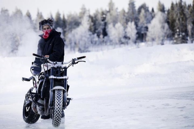 Video Extreme Motorcycle Snow Drifting Jorian Ponomareff