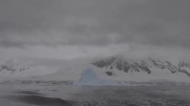 Video iceberg impose Antarctique