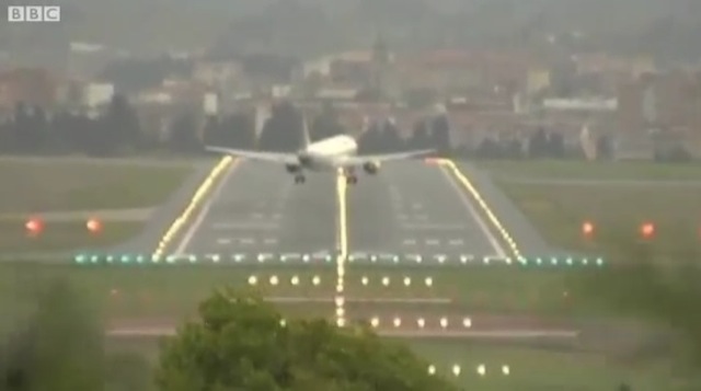 Video atterrissage Bilbao vents violents