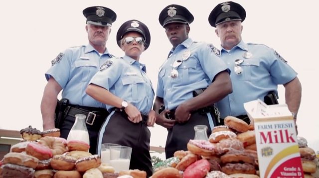 Video pub iQ Cops Donuts Milk