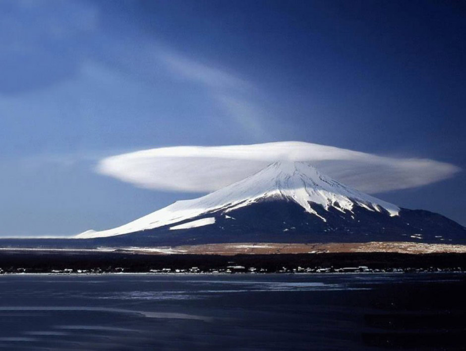 Altocumulus lenticularis Mont Fuji