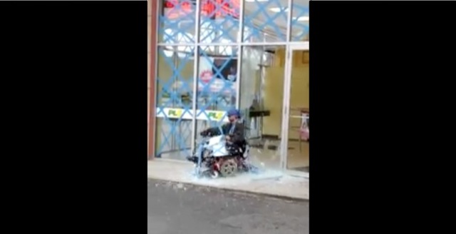 video client pas content en fauteuil roulant mode tank