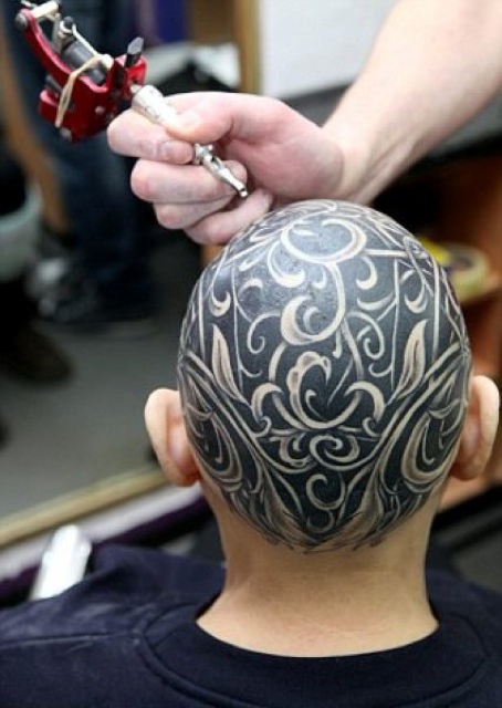 Anne MacDonald tatouage cheveux